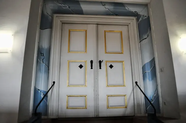 Eine weitere Tür im Treppenhaus. | Foto: Daniela Somers