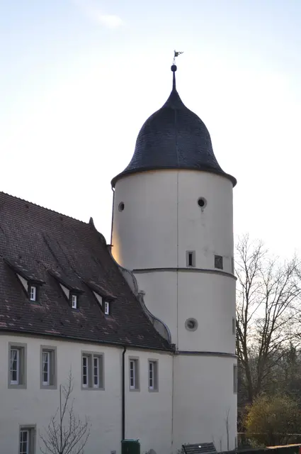 Der dicke Turm vom alten Offiziantenbau. | Foto: Daniela Somers