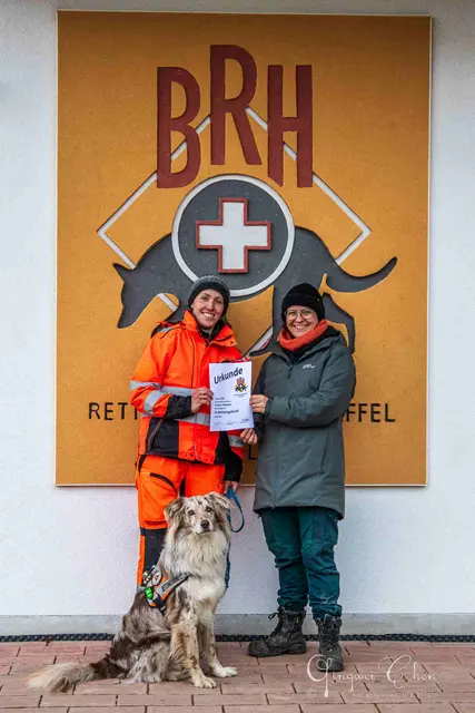 Vanessa mit Eyk mit bestandener Hauptprüfung wieder im Einsatzteam nach Babypause | Foto: RHS Unterland