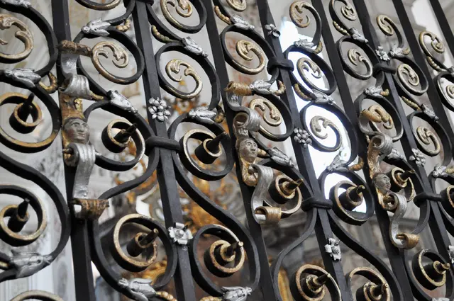 Das Absperrgitter zum Chor ist schon für sich ein Hingucker | Foto: Daniela Somers