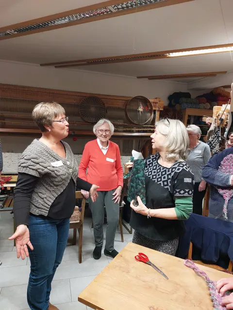 Frau Heininger bedankt sich bei Frau Frank | Foto: Eigenes Bildmaterial