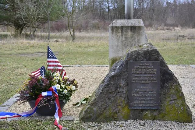 Gedenkstein an das Pershing-Unglück auf der Waldheide.  | Foto: Michael Harmsen