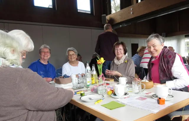 Die Räume sind wunderbar geeignet zum textilen Werkeln. Der Platz schön hell im großzügigen Raum. Schön, wenn man dabei bewirtet wird zu günstigen Preisen. | Foto: WandernGabyErich