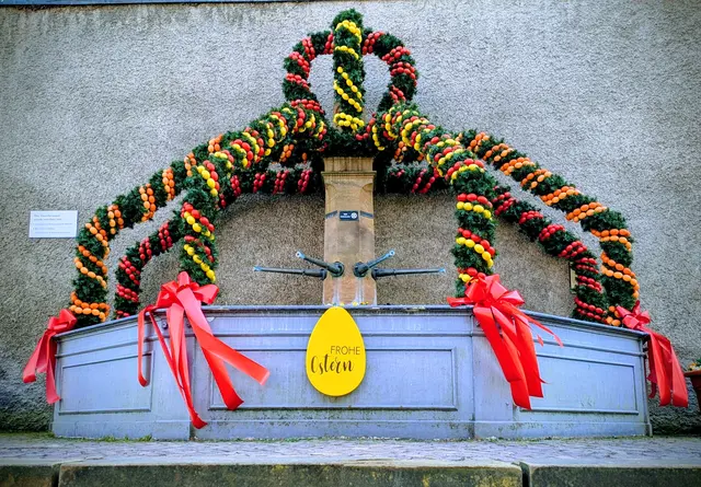 Geschmückter Röhrenbrunnen 2026 | Foto: Thomas Schmid