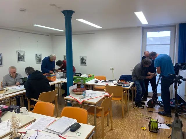 Es wird viel gearbeitet im Backhaus. | Foto: Florian Vollert