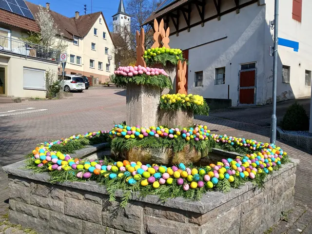 In Lampoldshausen haben die Landfrauen die Brunnendekoration neu gestaltet. | Foto: Landfrauen Lampoldshausen