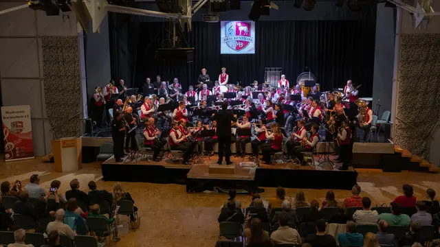 Alle vier Orchester bei der gemeinsamen Zugabe | Foto: Stefan Seiz