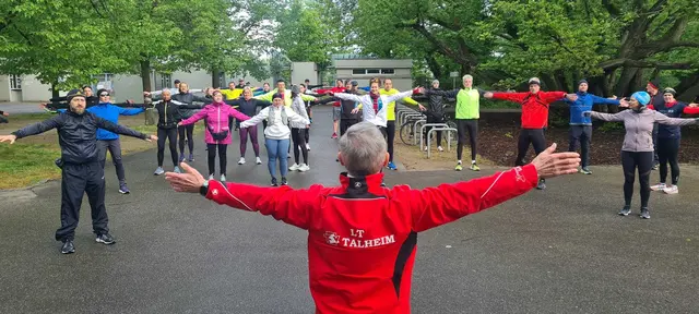 Aufwärmtraining vor dem Frankenstadion | Foto: privat