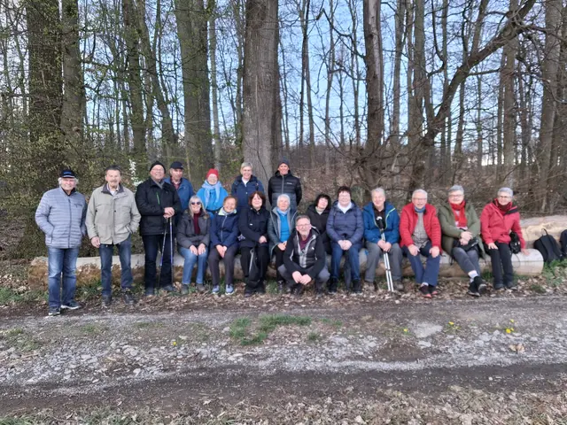 19 Wanderinnen und Wanderer waren bei März-Seniorenwanderung rund um Öhringen-Büttelbronn dabei. Wanderführerin war Melita Hass. | Foto: Schwäbischer Albverein, Ortsgruppe Untersteinbach / Dietmar Binder