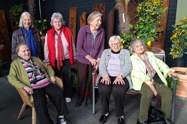 Genossen zwischen Zitruspflanzen und österlicher Deko den Ausflug: die Gäste der ASB-Tagespflege in Ilsfeld bei ihrem Besuch im Pflanzencenter Mauk. | Foto: ASB Region Heilbronn-Franken