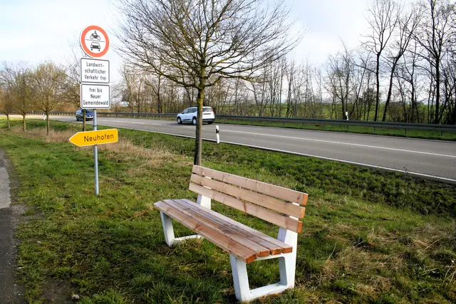 Diese schöne Bank steht direkt an der Umgehungsstraße Höhe Ausfahrt Gottwollshausen (LKR SHA). | Foto: (c) GMS