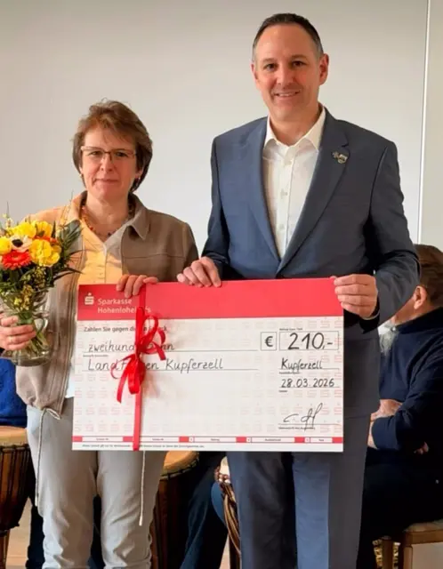 Foto: Privat: 1. Vorsitzende Monika Hammel, Bürgermeister Christoph Spieles