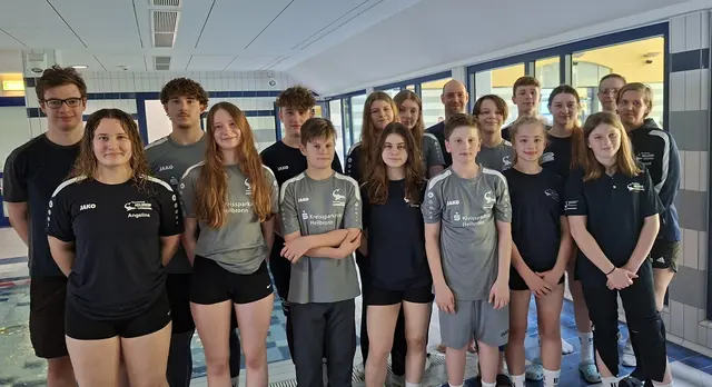 Mannschaft Tauchclub Heilbronn (v.l.n.r.): Tobias Fabriz, Angelina Sophie Schwarzer, Benedikt Bilicz, Esther-Sophie Seidel, Elias Korb, Daan Iven Phillipp, Sarah Jung, Sina Rettig, Charlotte Nagel, Marco Hölzer, Vincent Sick, Vincent Hölzer, Stella Giel, Leo Lang, Elisa Hölzer, Marlene Nagel, Beeke Alea Phillipp, Annett Lopez | Foto: Tauchclub Heilbronn e. V.