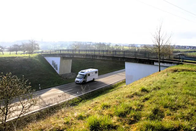 mit Blick auf diese (stark) befahrene Umgehungsstraße. | Foto: (c) GMS