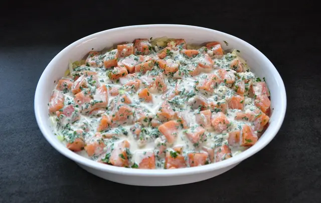 Spitzkohlauflauf mit Lachs. | Foto: Jutta Koster