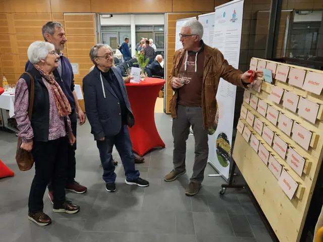 Besucher der Ausstellung | Foto: Gemeinde Pfedelbach