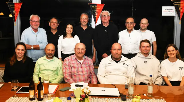 (v.v.li.) Lara Gysin, Michael Sandig, Bruno Geißler, Michael Gysin, Elias Hlubek, Lea Eitrich, 
(hi.v.li.) Franz Luberacki, Stefan Hajek, Oana Hajek, Ralf Fiess, Bodo Jopp, Udo Graser, Matthias Zychowicz
 | Foto: eigenes Bild