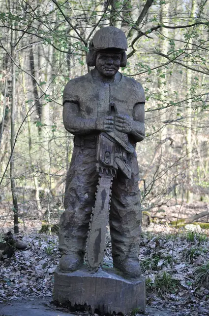 Holzkunst. Der Waldarbeiter. | Foto: Daniela Somers