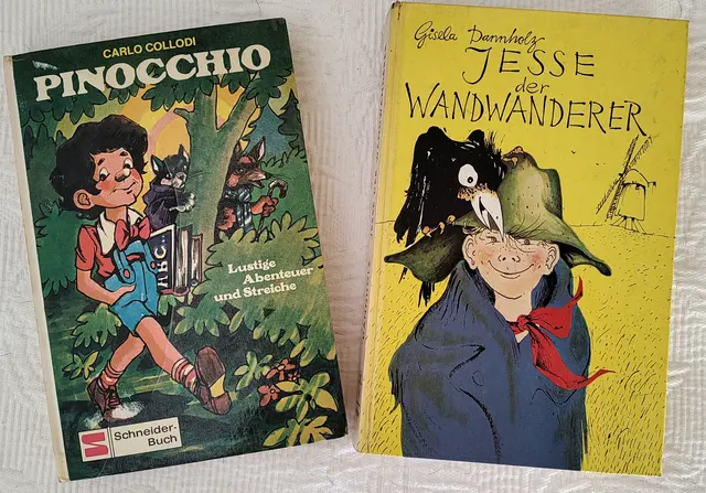 Carlo Collodi - Pinocchio
Lustige Abenteuer und Streiche
Ein Schneider Buch für Kinder von 7 - 10 Jahren.
Gisela Dannholz - Jesse der Wandwanderer
Illustrationen und Einband von Rüdinger Stoye
Verlag Friedrich Oetinger, Hamburg 1966 | Foto: (c) GMS