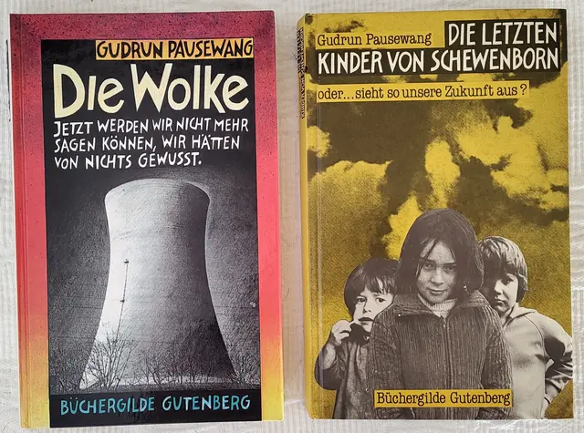 Gudrun Pausewang - Die Wolke
Lizenzausgabe für die Büchergilde Gutenberg,
Umschlaggestaltung: Rotraut Susanne Berner
Ravensburger Buchverlag Otto Maier GmbH 1987.
Gudrun Pausewang - Die letzten Kinder von Schewenborn
Lizenzausgabe für die Büchergilde Gutenberg,
Umschlaggestaltung: Wolfgang Rudelius, Friedberg
Otto Meier Verlag Ravensburg 1983. | Foto: (c) GMS