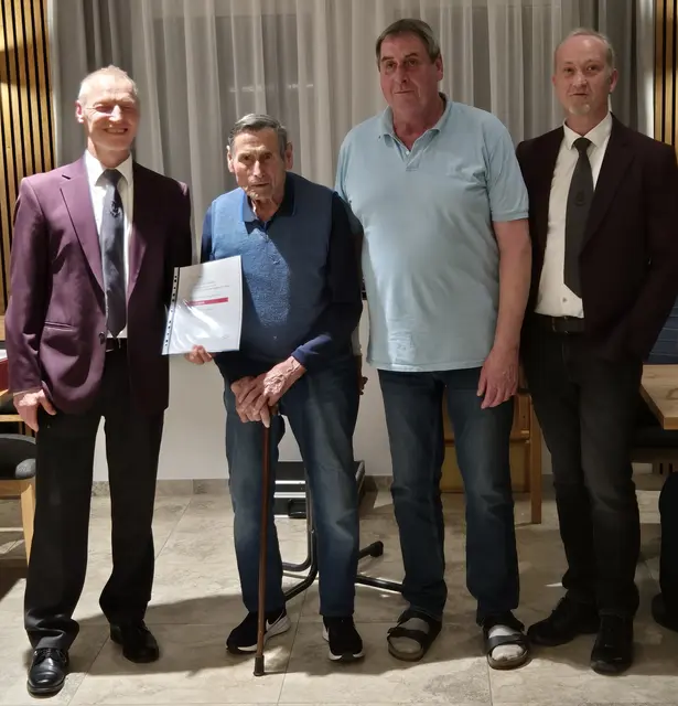 v.l. 1.Vorstand Wolfgang Schmitt, Karl Wunderlich, Rolf Wunderlich, 2. Vorstand Michael Müller | Foto: Michael Müller