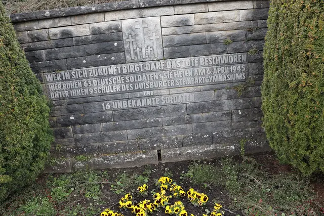 Gedenkstein bei der Kirche in Stuppach | Foto: Marga Specht