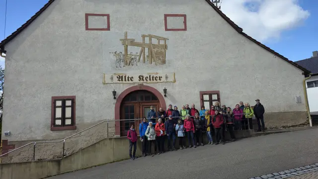 Vor der Alten Kelter in Eichelberg | Foto: Klaus Funk