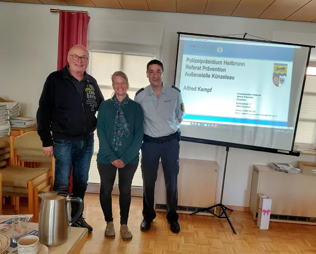 v.l.: Hans J. Leuz von der Herbstsonne, Lena Taute und Alfred Kempf vom Polizeipräsidium. | Foto: Karin Schuster