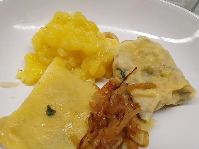 Lecker-Maultaschen mit Kartoffelsalat und geschmelzte Zwiebeln | Foto: C. Wagenhals