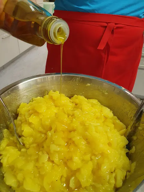 Der letzte Pfiff im Kartoffelsalat ist das richtige Öl, damit er "schwätzt" | Foto: C. Wagenhals