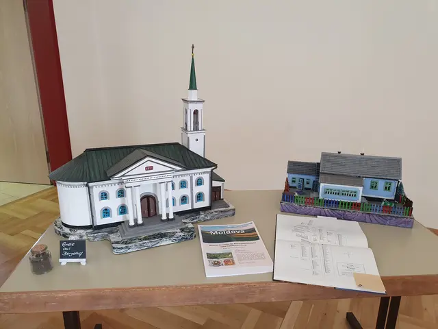 Kirche und Wohnhaus in Bergdorf | Foto: C. Wagenhals