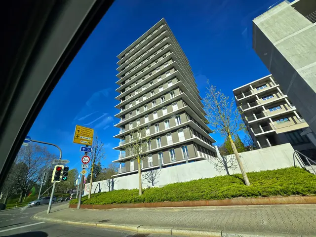 Das Holz-Hybrid-Hochhaus CARL. Die Konstruktion besteht aus etwa 80% Holz.  | Foto: Heidrun Rosenberger