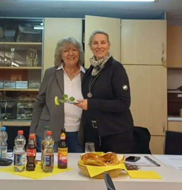 Michaela Widenmeyer bedankt sich bei Silvia Blattert  | Foto: privat
