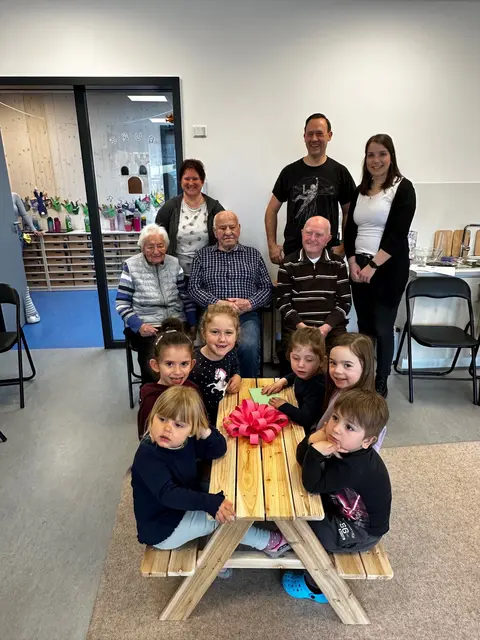 Die Kinder der KITA Neckarburg freuen sich über das Geschenk der ASB Haßmersheimer Hausgemeinschaften, das zum Spielen im Freien einlädt. | Foto: ASB Region Heilbronn-Franken