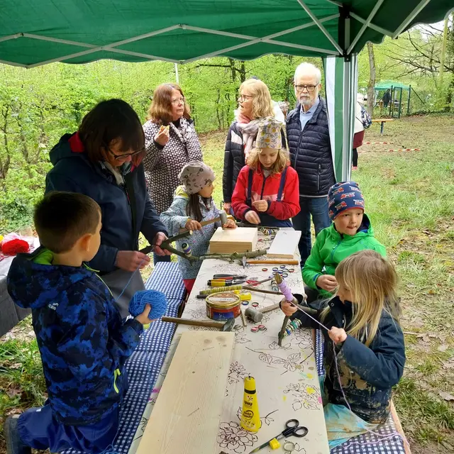 Eifrig bei der Sache  am Spielestand | Foto: Albverein Weinsberg