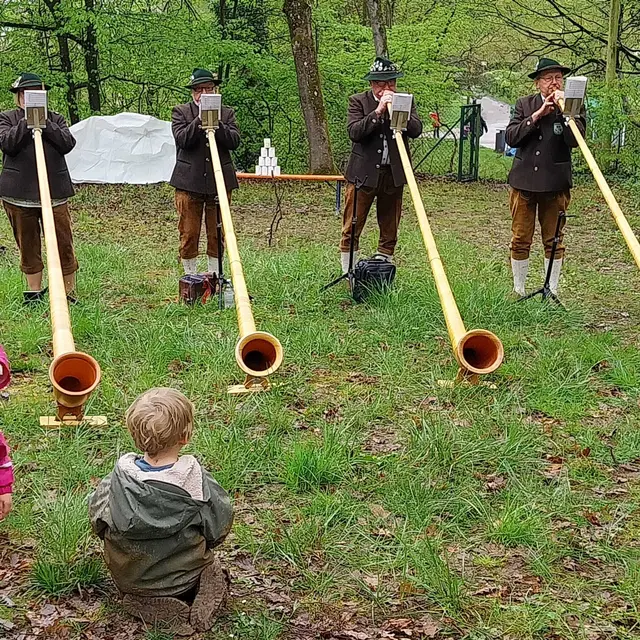 Die Brettacher Albhornbläser und ein ganz versunkener Zuhörer | Foto: Albverein Weinsberg
