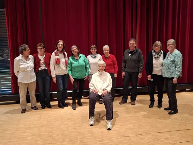 Aktive Wander- und Radwanderführer, Übungsleiterin Ursula Urban sitzend. | Foto: privat