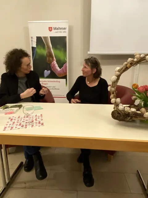 Autorin Mina Bäuerlein und Katrin Gilliar, die durch den Abend führte | Foto: Heidi Plöger