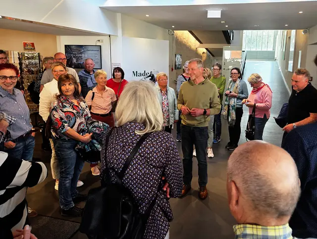 Die beiden Lauftreffleiter Richard Vogel und Sabine Jauchstetter begrüßten im Museums-Foyer die zahlreichen Jogger und Walker | Foto: Karl-Heinz Leitz