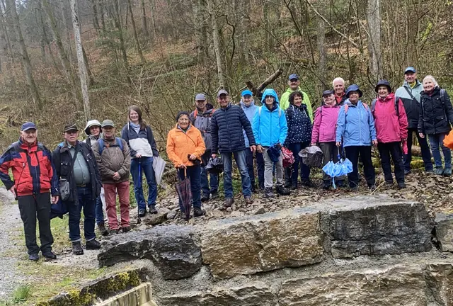 Die Wandergruppe bei der Deubachbrücke. | Foto: Bild von Manfred Geppert