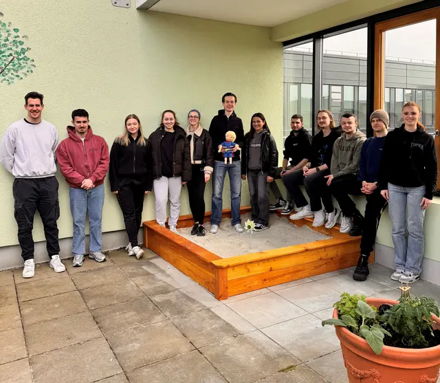 Bild: Auszubildende der Firma Bechtle AG  | Foto: Quelle: SLK-Klinken