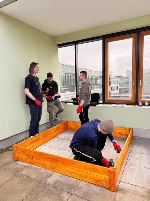 Bild: Auszubildende der Firma Bechtle AG  | Foto: Quelle: SLK-Kliniken