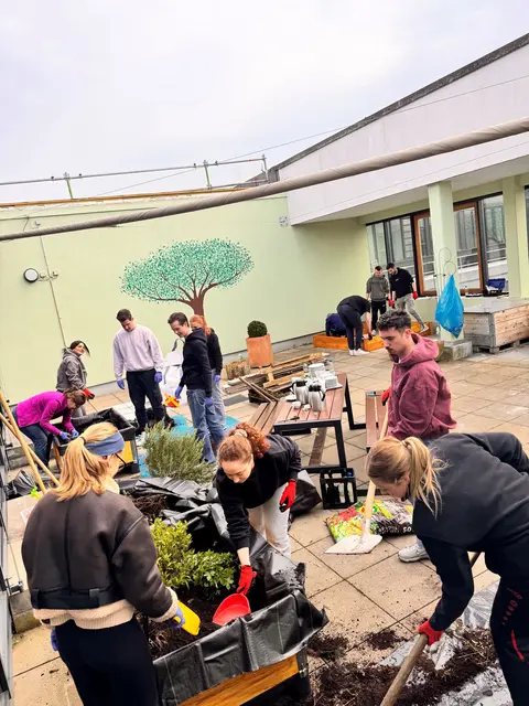 Bild: Auszubildende der Firma Bechtle AG | Foto: Quelle: SLK-Kliniken