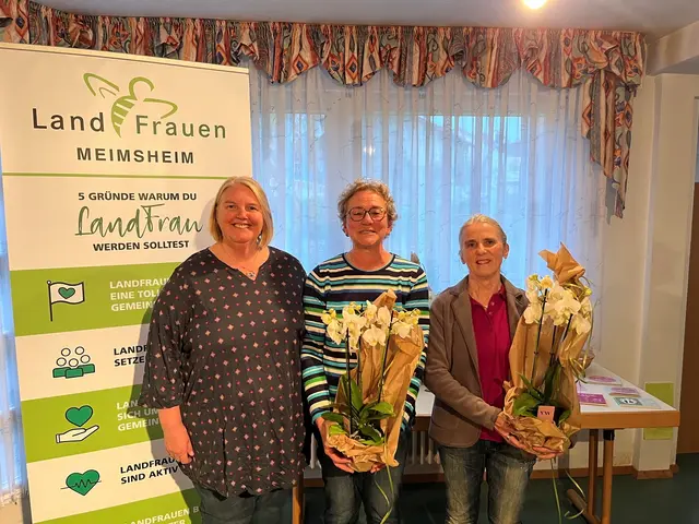 von links nach recchts:
Uter Bauer Bezirksvorsitzende
Cornelia Reichert, Teampsprecherin
Cornelia Geiger-Kern  | Foto: CR
