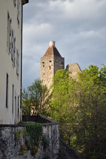 Der Turm des Heizkraftwerks ist erst von 1906! | Foto: Daniela Somers