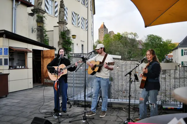 Musikalische Untermalung haben wir auch beim gemütlichen zusammen sitzen. | Foto: Daniela Somers