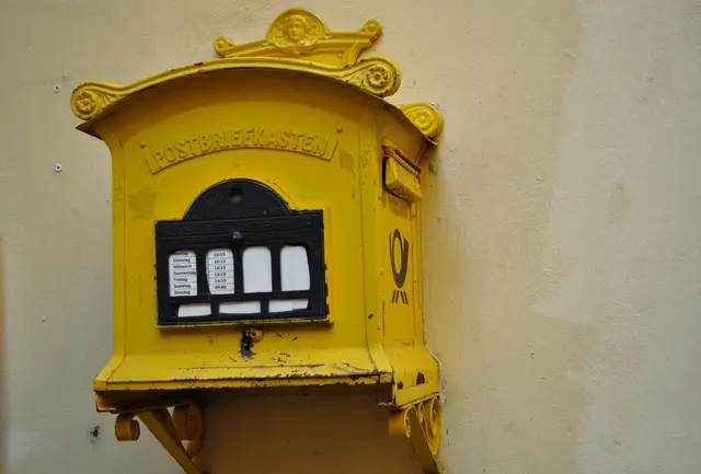 Dieser Postkasten soll aus dem Jahr 1888 sein. Da sieht man mal wie lange die früheren Dinge gehalten haben. Übrigens wird er heute noch täglich geleert. | Foto: Daniela Somers