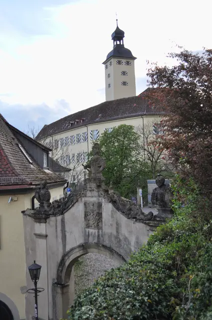 Noch ein Blick zum Schloss. Jetzt gehts zur Kelter und Zehntscheune. | Foto: Daniela Somers