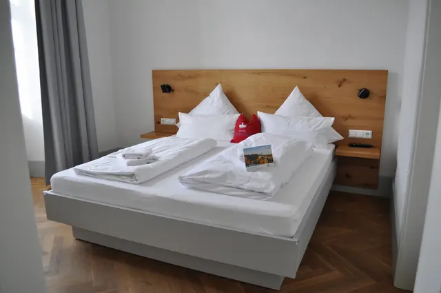 Blick ins Schlafzimmer des Hotelzimmers | Foto: Daniela Somers