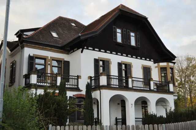 Auf meinem Weg zum Parkplatz habe ich die Villa Monrepos noch fotografiert. Die Architektur ist vom Schweizer- und Schwarzwaldhausstil beeinflusst.  | Foto: Daniela Somers